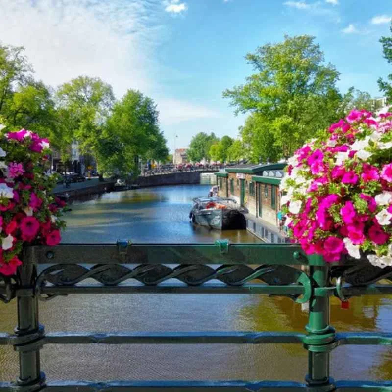 Вихідні та робочі дні в Нідерландах в 2026 році.